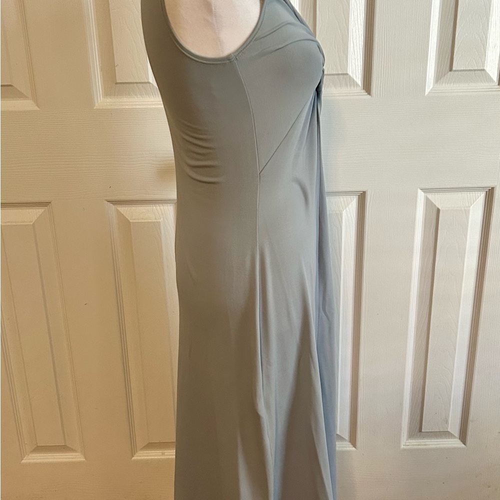 Elegant Gray Sleeveless Dress - Picture 2 of 6